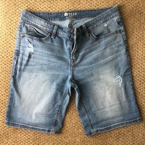 Light wash Bermuda shorts